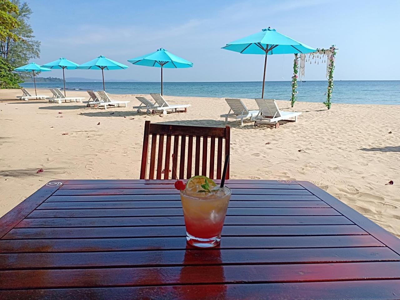 顿巴乌度假酒店 富国 外观 照片